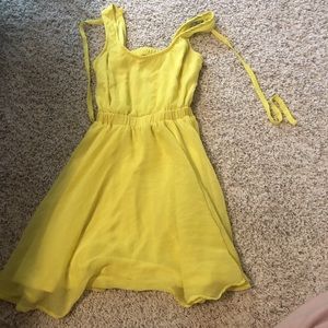 yellow dress